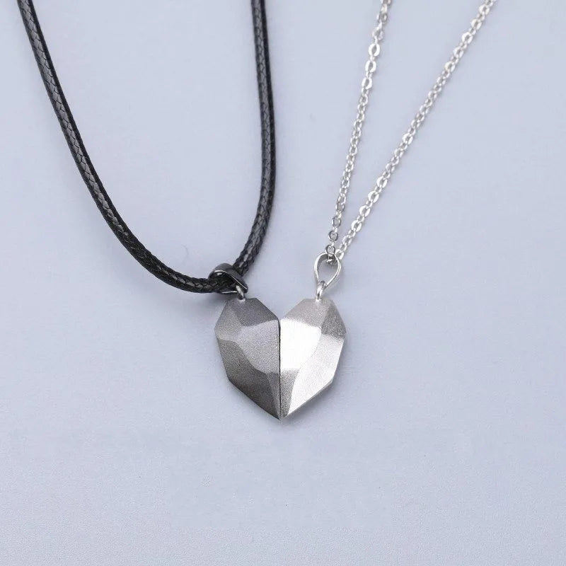 Magnetic Heart Couple Necklace – Gothic Punk Style.