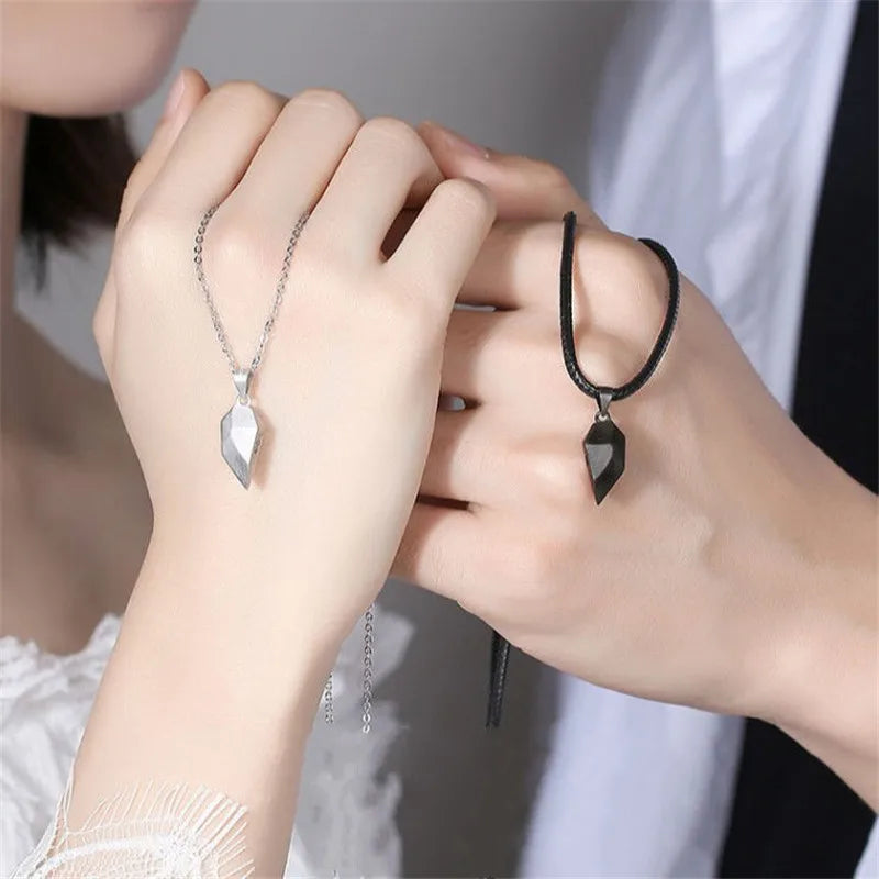 Magnetic Heart Couple Necklace – Gothic Punk Style.