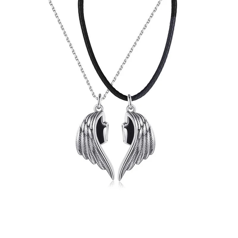 Magnetic Heart Couple Necklace – Gothic Punk Style.